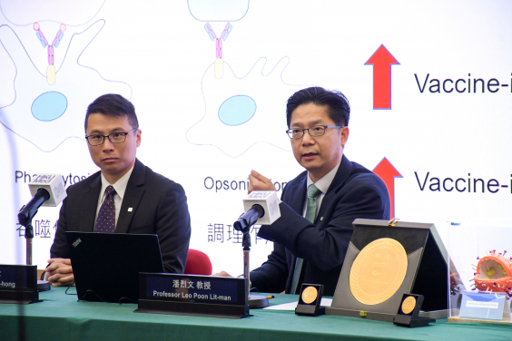潘烈文教授（右）強調減活疫苗的優勢在於其簡易鼻內接種方式，這種無針接種技術可消除民眾（尤其是幼童）對疫苗接種的恐懼，有助緩解疫苗猶豫。
 